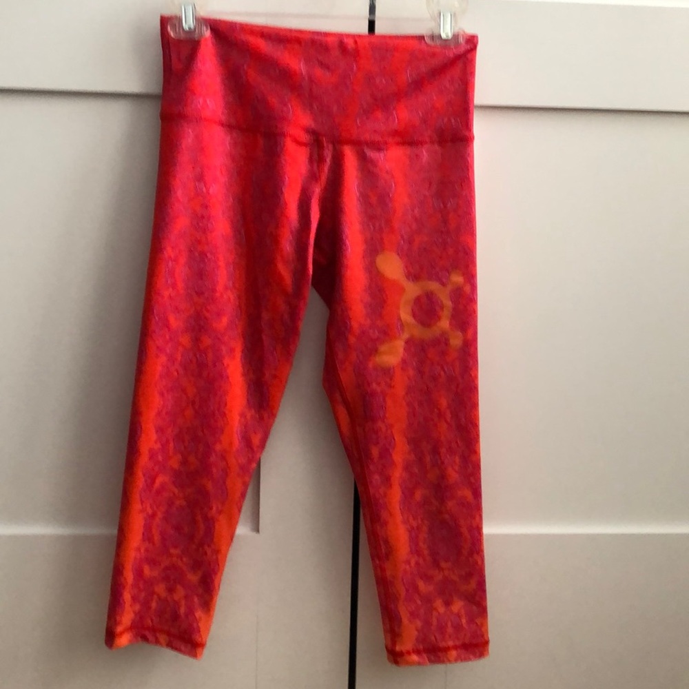 Size small orange theory capris